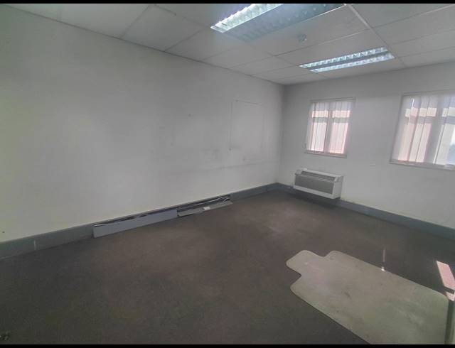 1,430M² OFFICE FOR SALE IN BRYANSTON